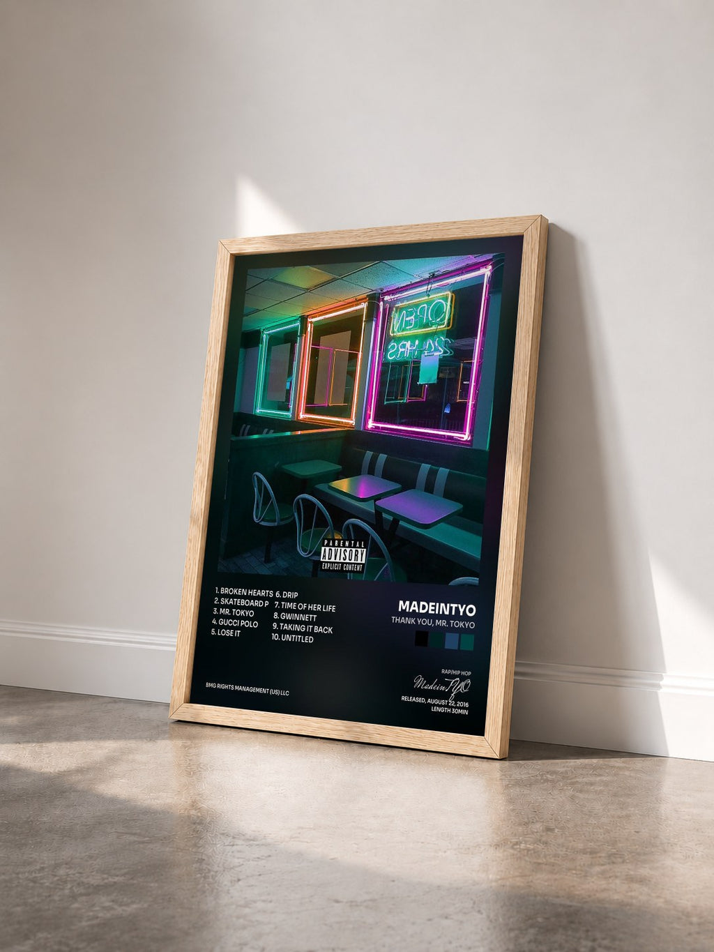 #bois Tableau de l'album Thank You, Mr. Tokyo de MadeinTYO vu de trois quarts, cadre en bois brut