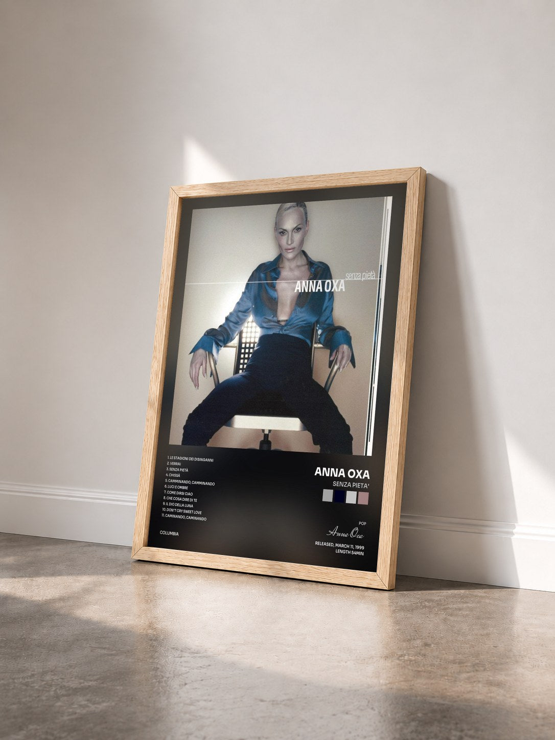 #bois Tableau de l'album Senza Pieta' de Anna Oxa vu de trois quarts, cadre en bois brut