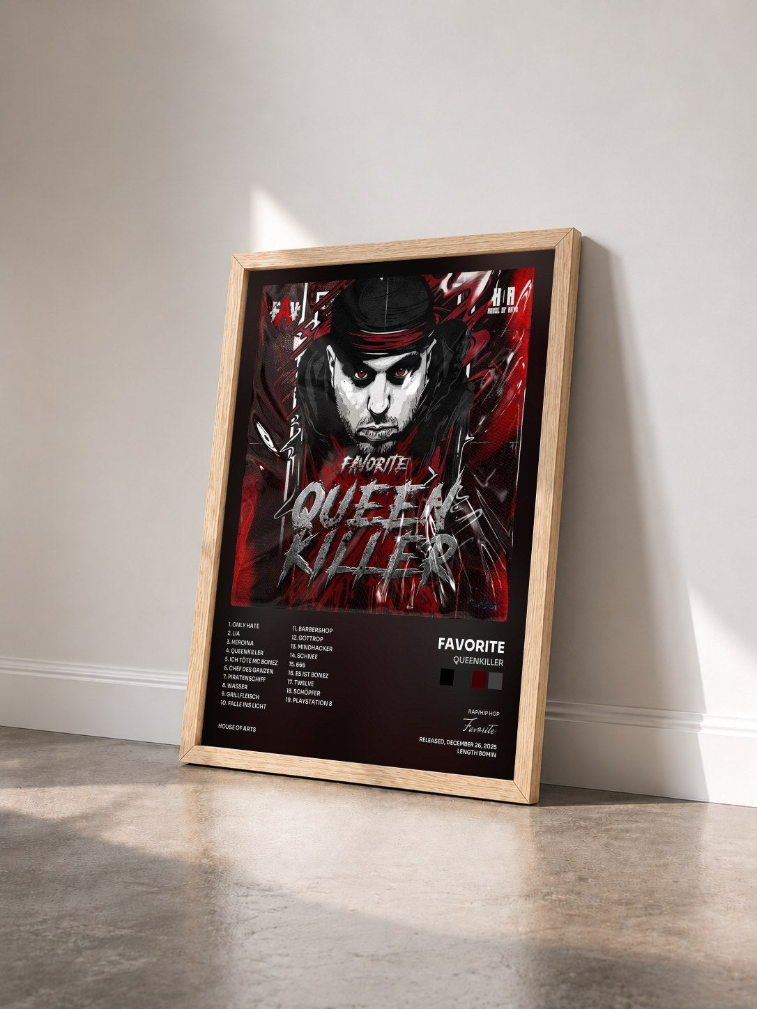 #bois Tableau de l'album Queenkiller de Favorite vu de trois quarts, cadre en bois brut