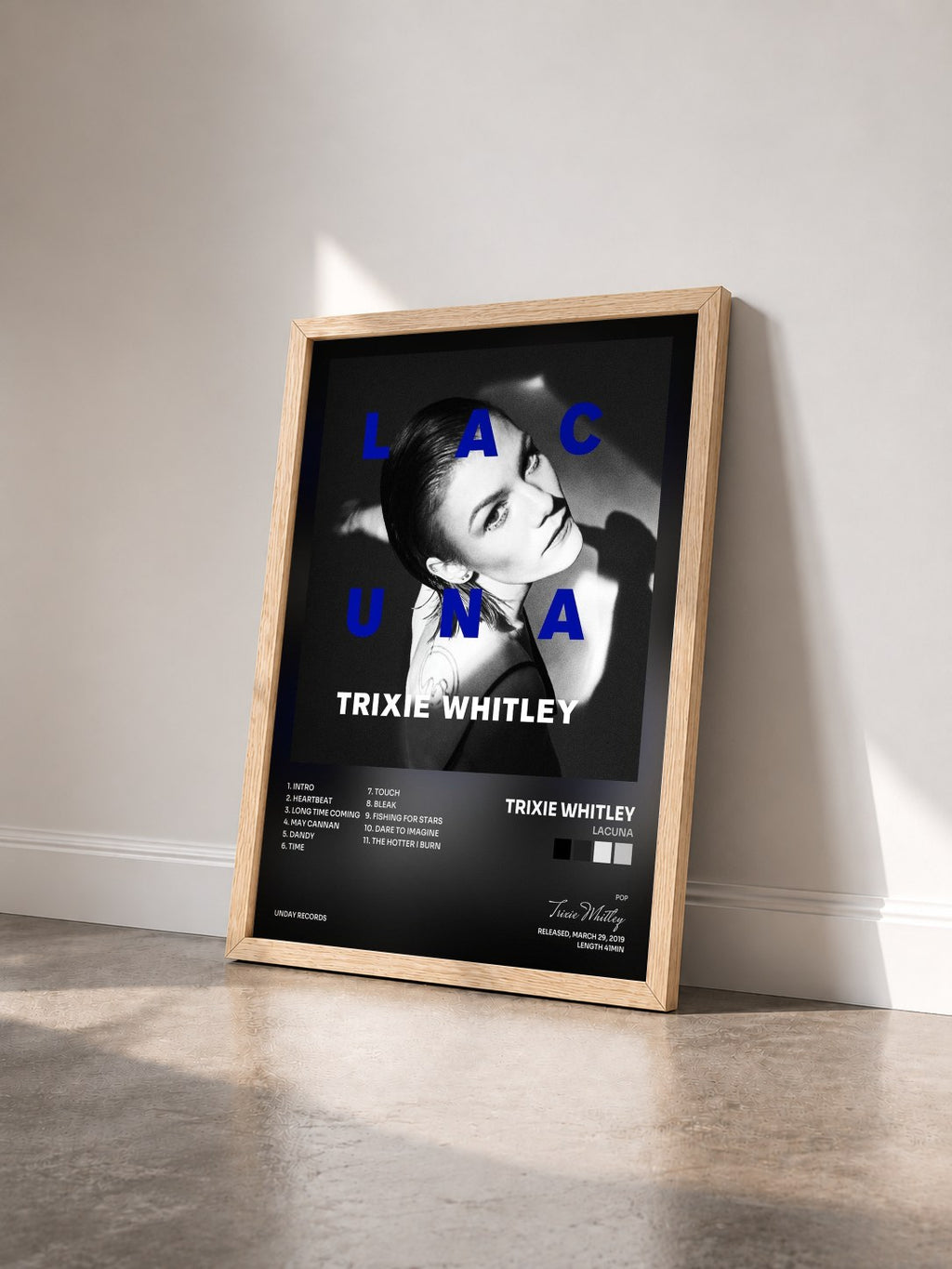 #bois Tableau de l'album Lacuna de Trixie Whitley vu de trois quarts, cadre en bois brut