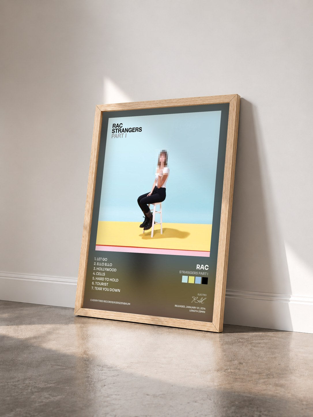 #bois Tableau de l'album Strangers Part I de RAC vu de trois quarts, cadre en bois brut