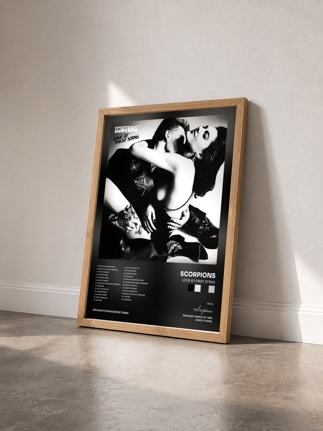 #bois Tableau de l'album Love At First Sting de Scorpions vu de trois quarts, cadre en bois brut