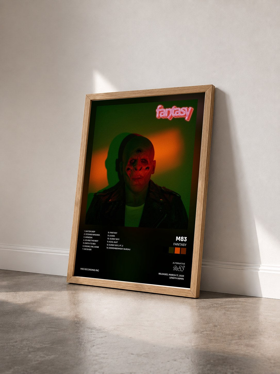 #bois Tableau de l'album Fantasy de M83 vu de trois quarts, cadre en bois brut