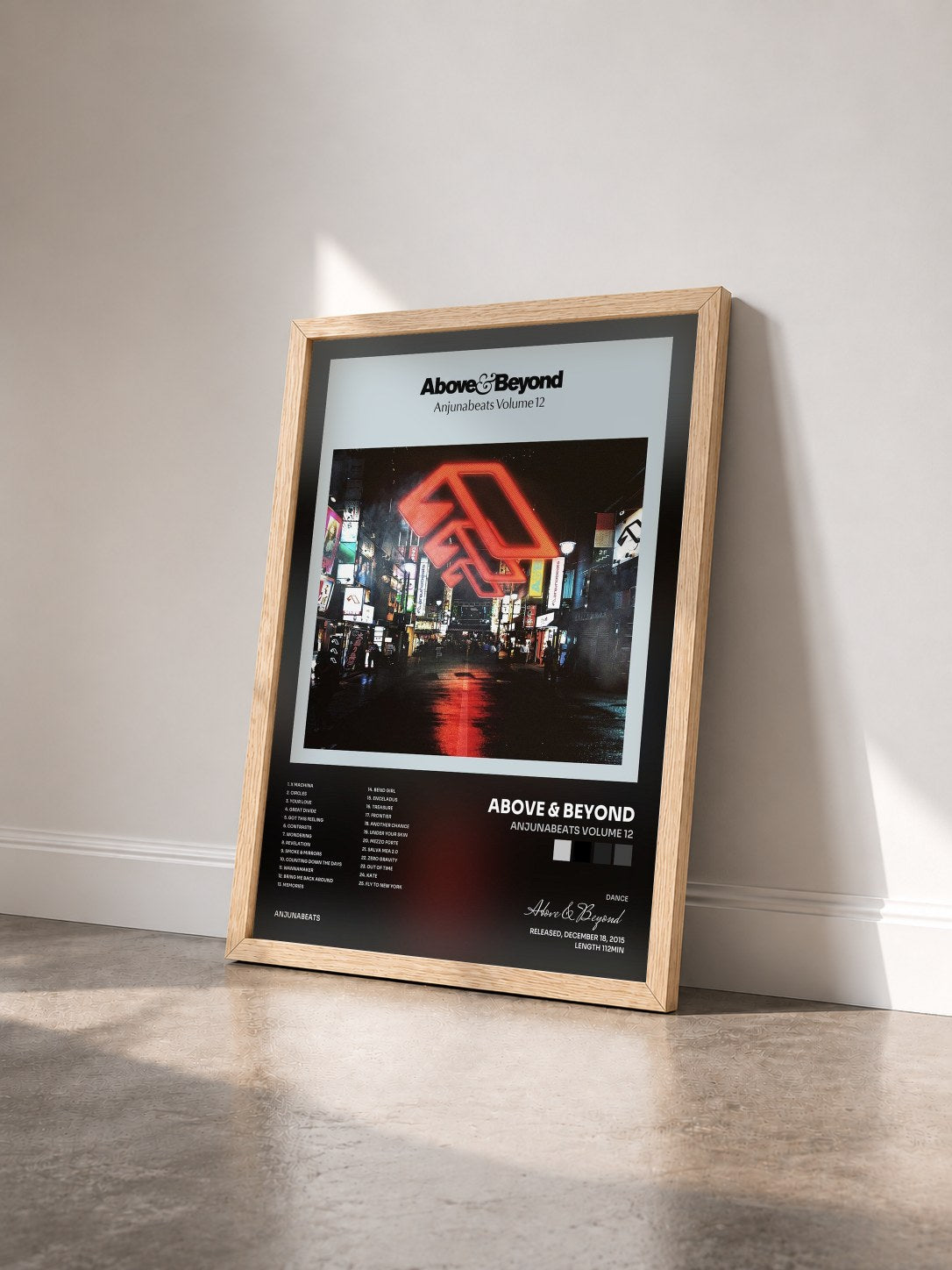 #bois Tableau de l'album Anjunabeats Volume 12 de Above & Beyond vu de trois quarts, cadre en bois brut