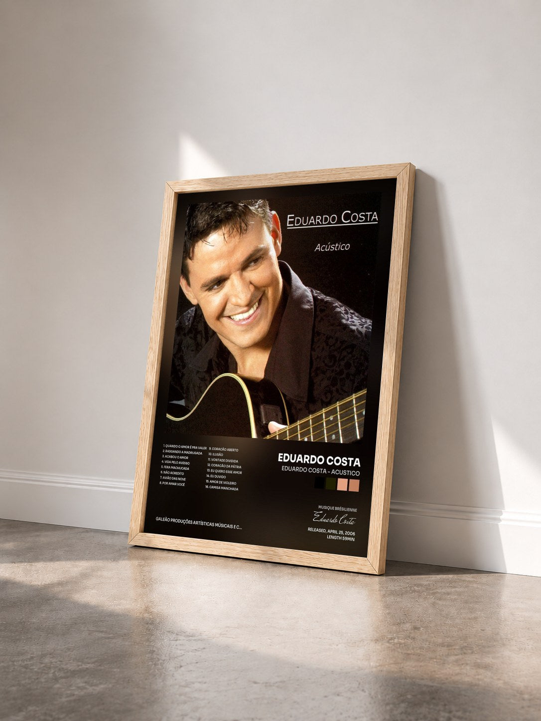 #bois Tableau de l'album Eduardo Costa - Acustico de Eduardo Costa vu de trois quarts, cadre en bois brut