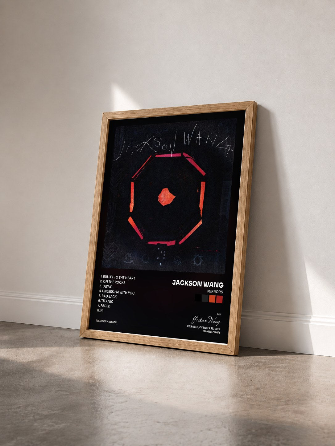 #bois Tableau de l'album MIRRORS de Jackson Wang vu de trois quarts, cadre en bois brut