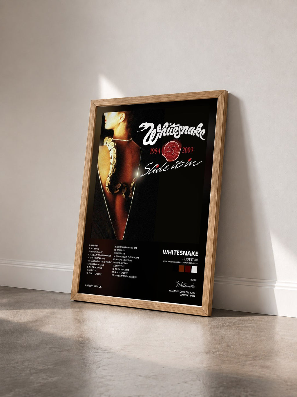 #bois Tableau de l'album Slide It In (25th Anniversary Expanded Edition) de Whitesnake vu de trois quarts, cadre en bois brut