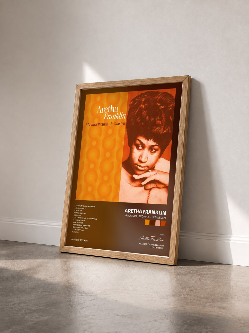 #bois Tableau de l'album A Natural Woman... in Sweden de Aretha Franklin vu de trois quarts, cadre en bois brut
