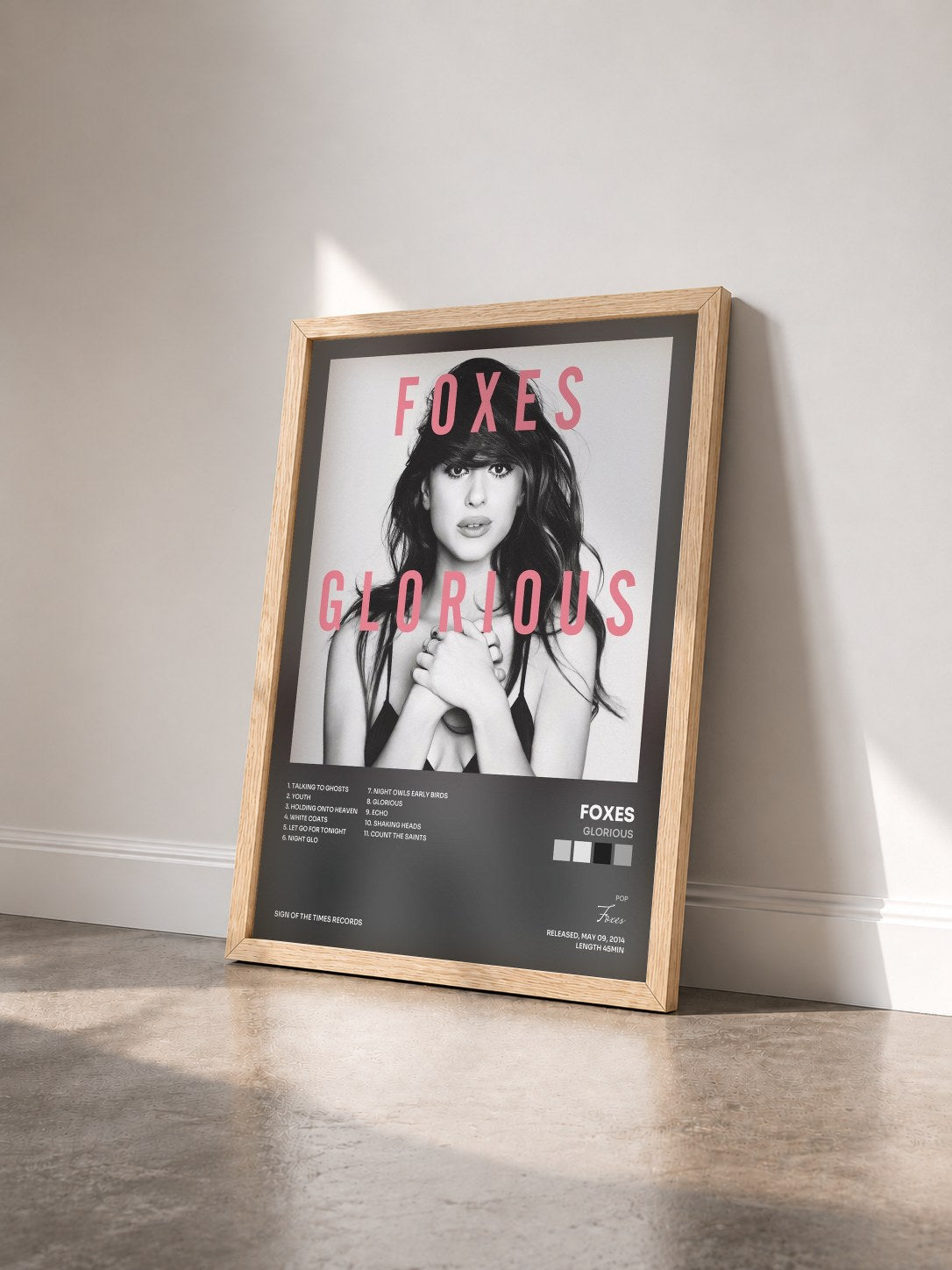 #bois Tableau de l'album Glorious de Foxes vu de trois quarts, cadre en bois brut