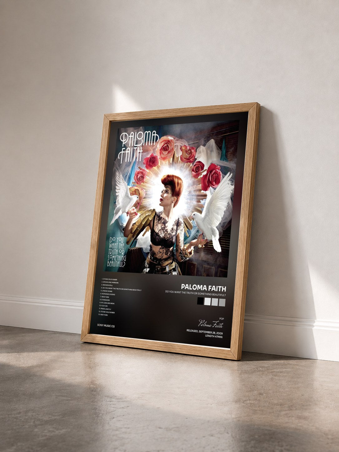#bois Tableau de l'album Do You Want the Truth or Something Beautiful? de Paloma Faith vu de trois quarts, cadre en bois brut