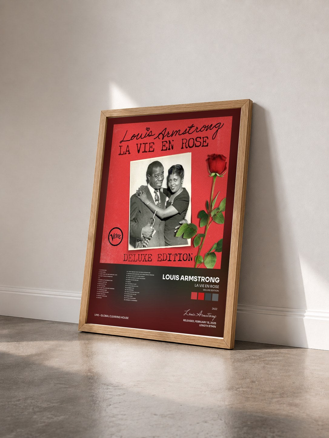 #bois Tableau de l'album La Vie En Rose (Deluxe Edition) de Louis Armstrong vu de trois quarts, cadre en bois brut
