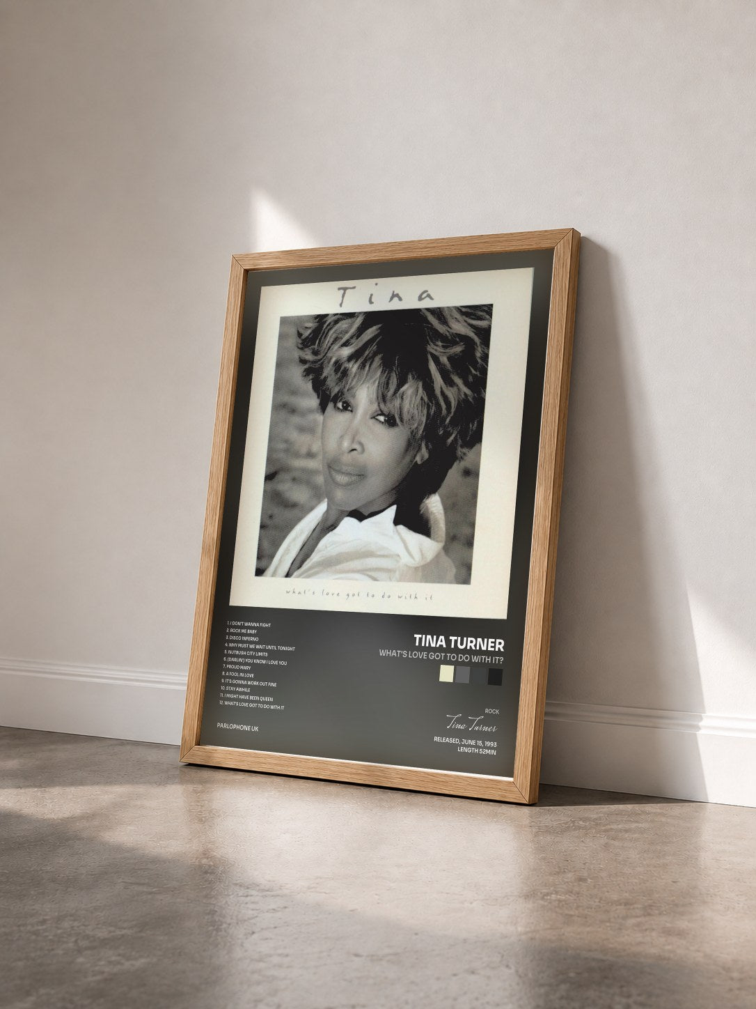 #bois Tableau de l'album What's Love Got to Do with It? de Tina Turner vu de trois quarts, cadre en bois brut