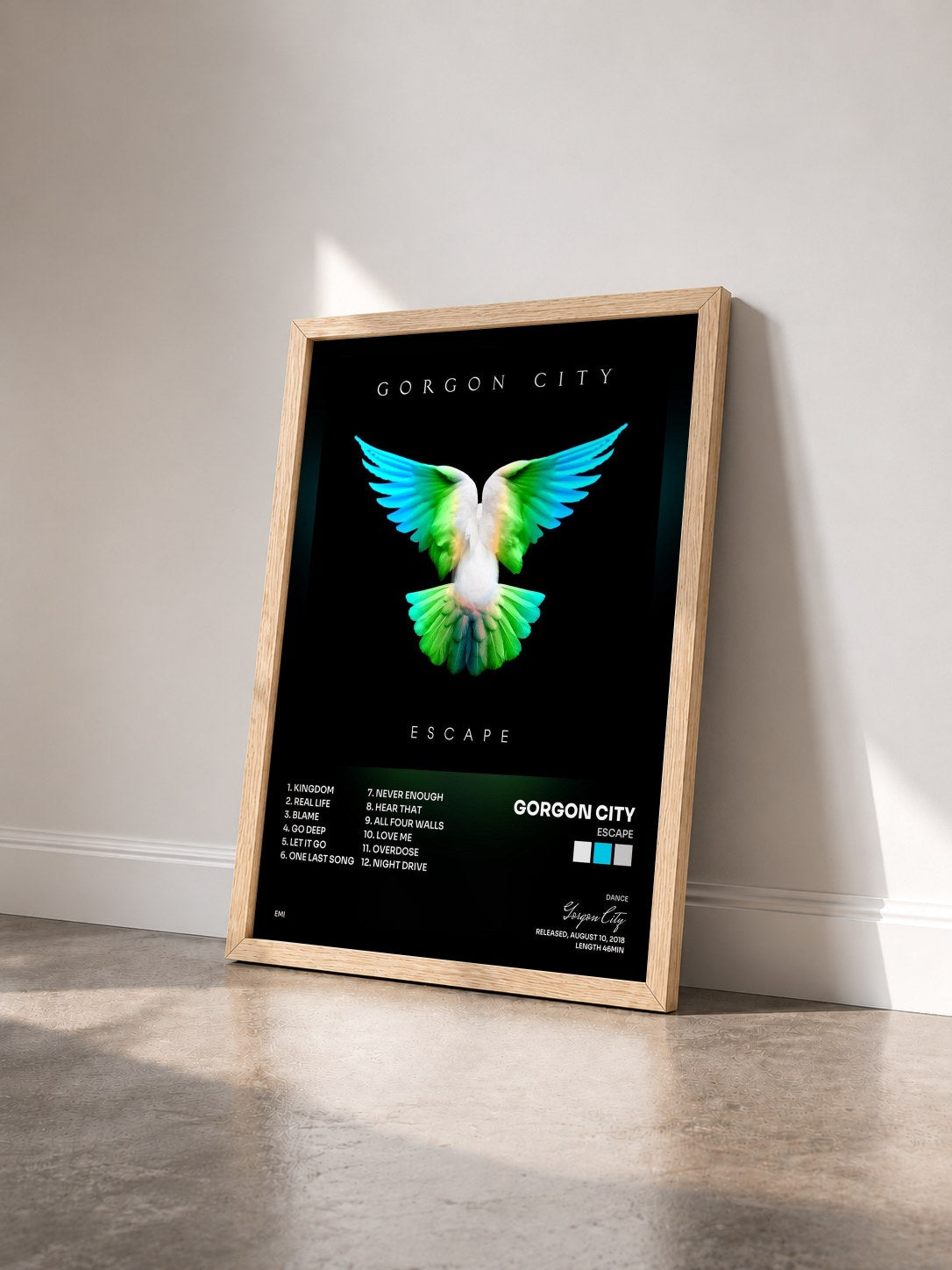#bois Tableau de l'album Escape de Gorgon City vu de trois quarts, cadre en bois brut