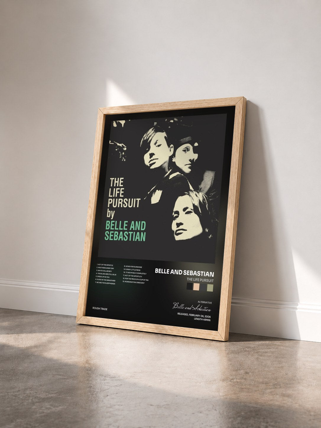 #bois Tableau de l'album The Life Pursuit de Belle and Sebastian vu de trois quarts, cadre en bois brut