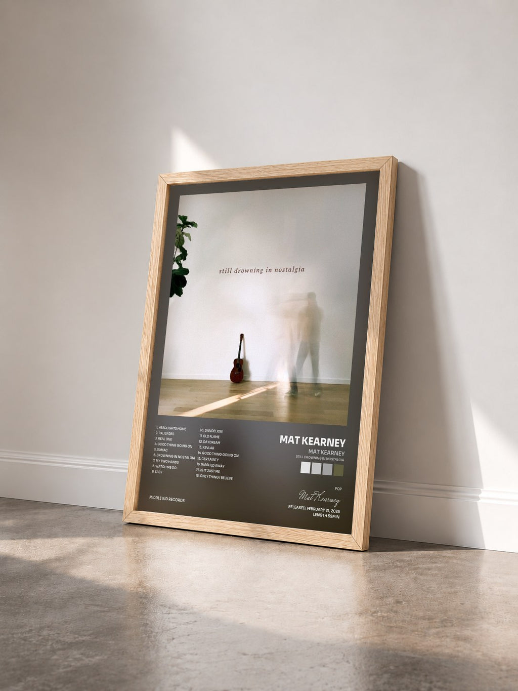 #bois Tableau de l'album Mat Kearney (still drowning in nostalgia) de Mat Kearney vu de trois quarts, cadre en bois brut