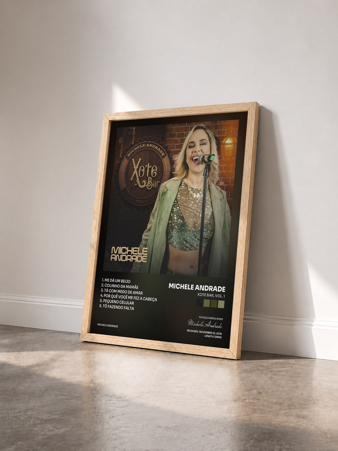 #bois Tableau de l'album Xote Bar, Vol. 1 de Michele Andrade vu de trois quarts, cadre en bois brut
