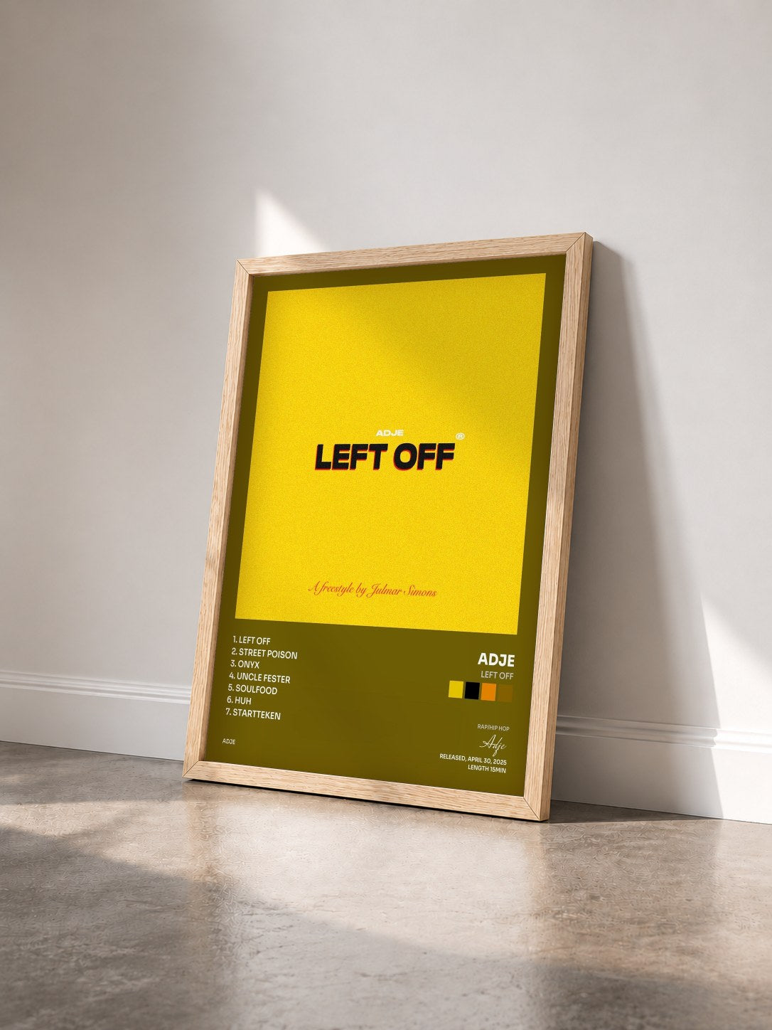 #bois Tableau de l'album left off de Adje vu de trois quarts, cadre en bois brut