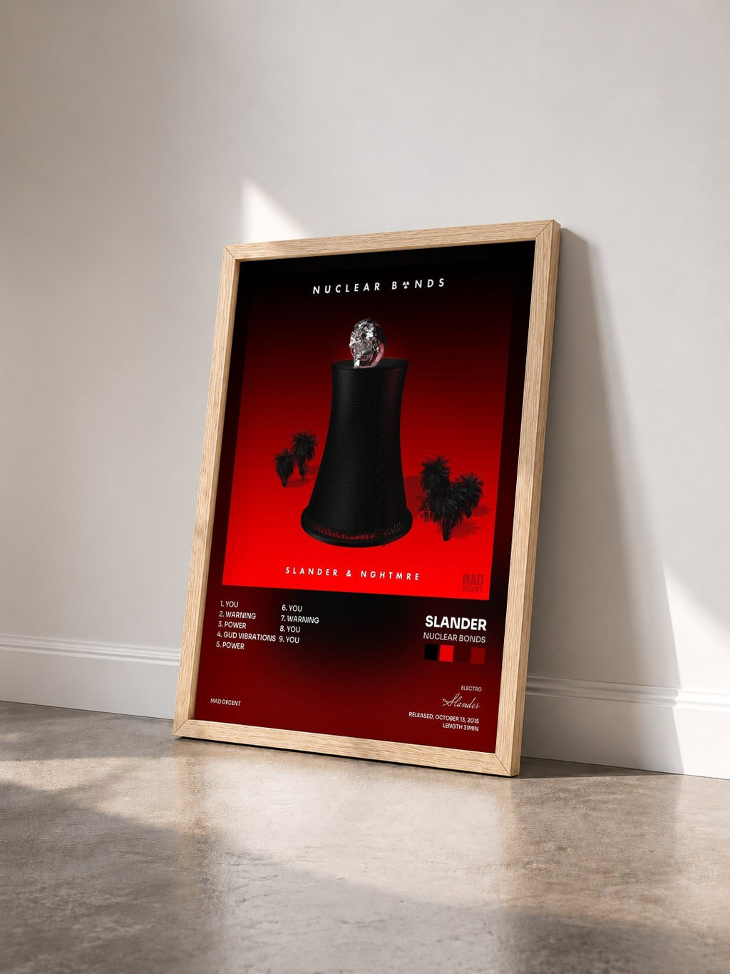 #bois Tableau de l'album Nuclear Bonds de Slander vu de trois quarts, cadre en bois brut