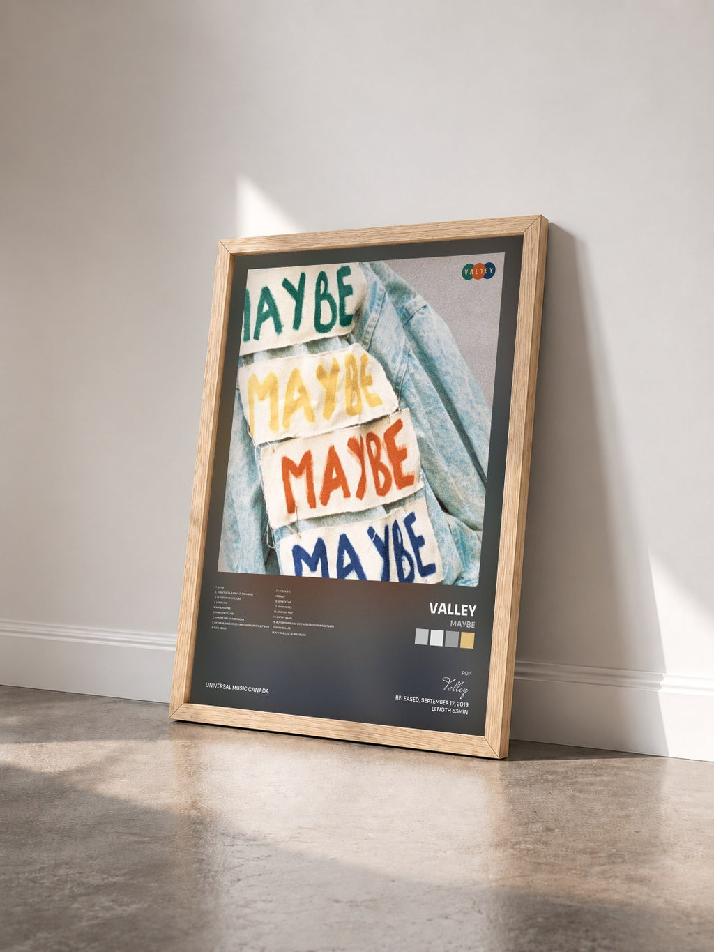 #bois Tableau de l'album MAYBE de Valley vu de trois quarts, cadre en bois brut