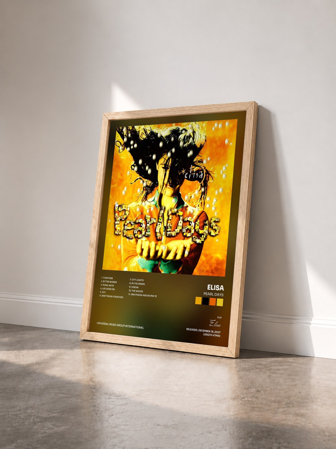 #bois Tableau de l'album Pearl Days de Elisa vu de trois quarts, cadre en bois brut
