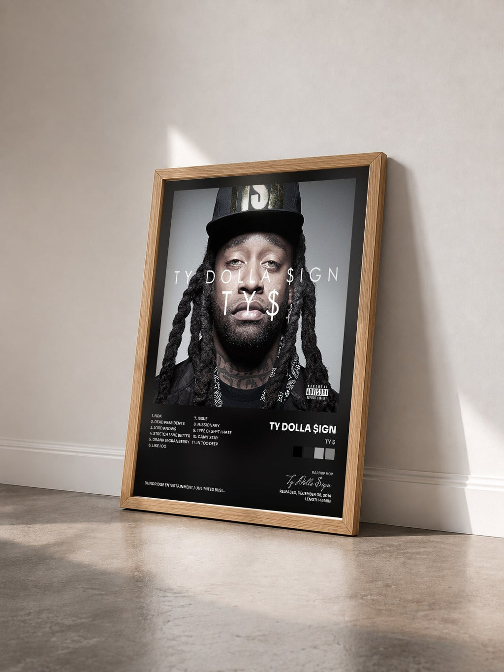 #bois Tableau de l'album Ty $ de Ty Dolla $ign vu de trois quarts, cadre en bois brut