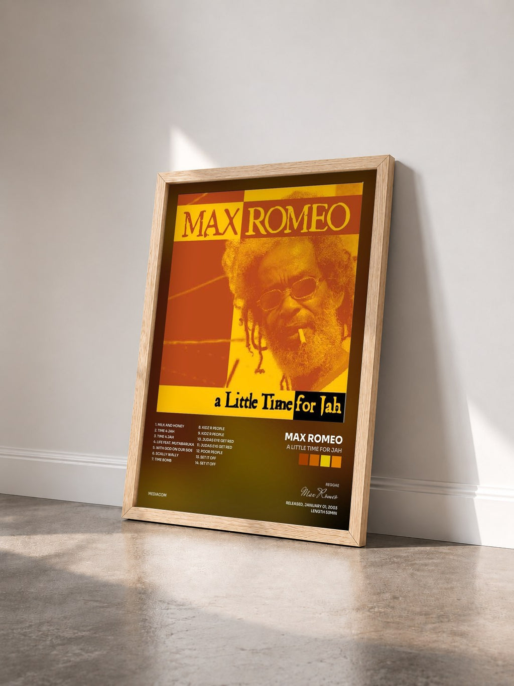 #bois Tableau de l'album A Little Time For Jah de Max Romeo vu de trois quarts, cadre en bois brut