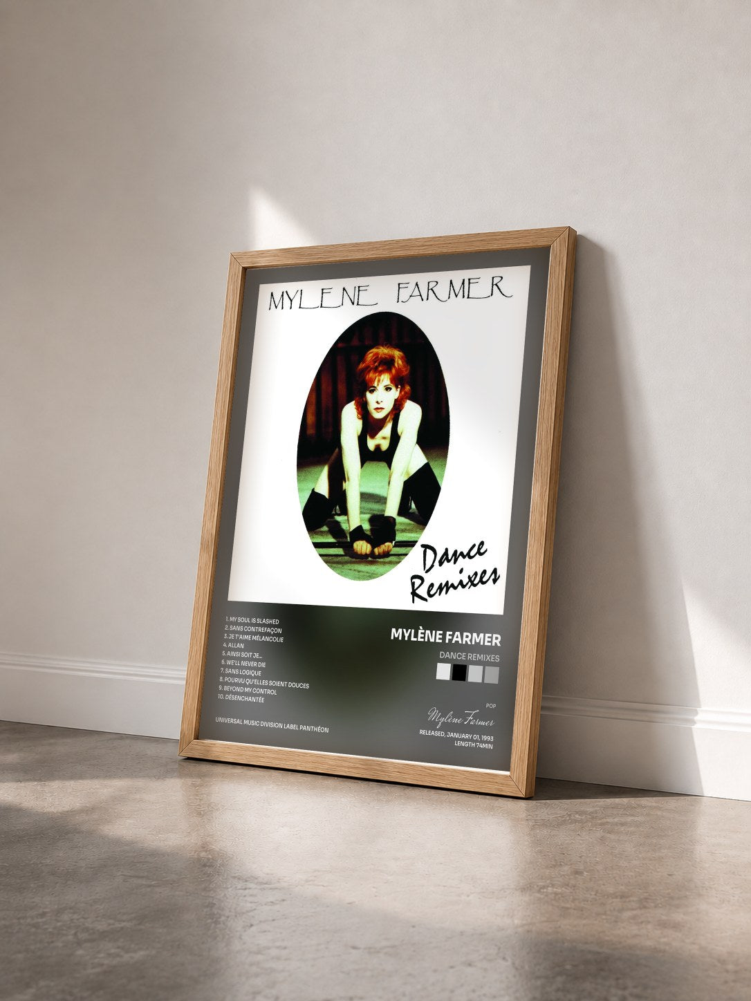 #bois Tableau de l'album Dance Remixes de Mylène Farmer vu de trois quarts, cadre en bois brut