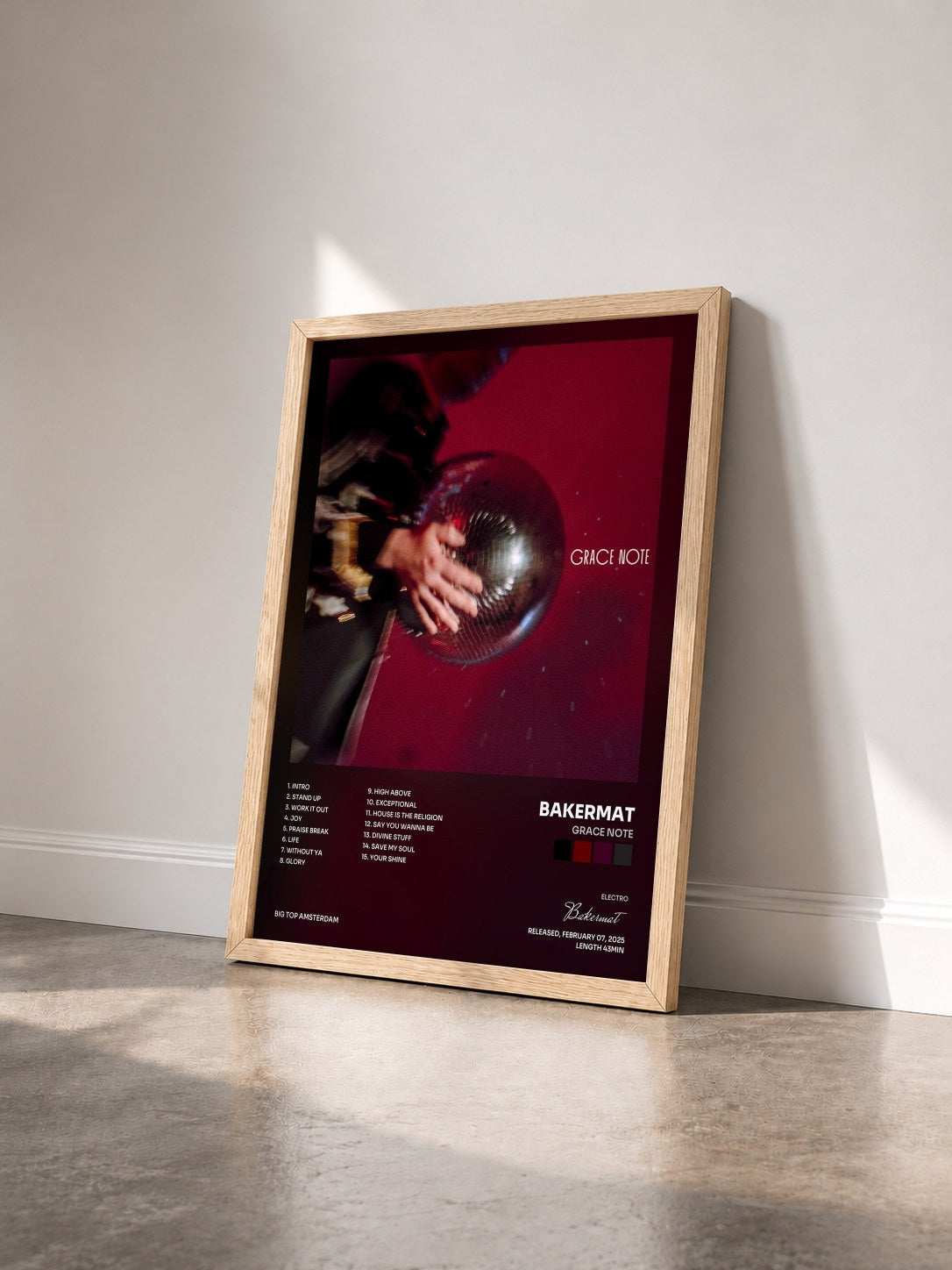 #bois Tableau de l'album Grace Note de Bakermat vu de trois quarts, cadre en bois brut