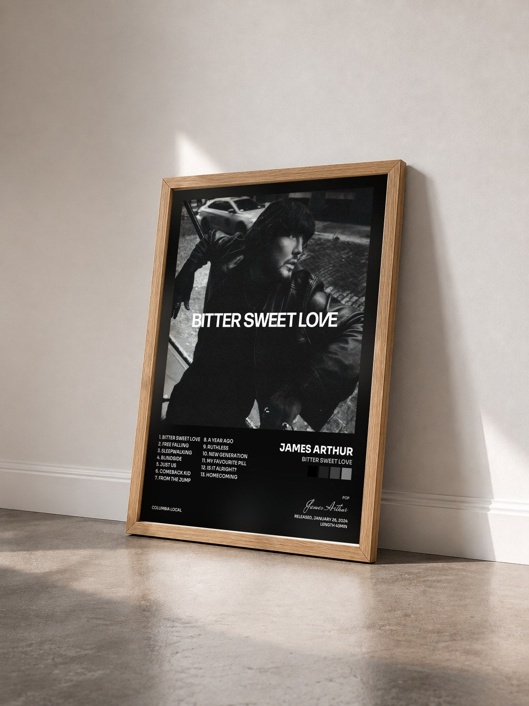 #bois Tableau de l'album Bitter Sweet Love de James Arthur vu de trois quarts, cadre en bois brut