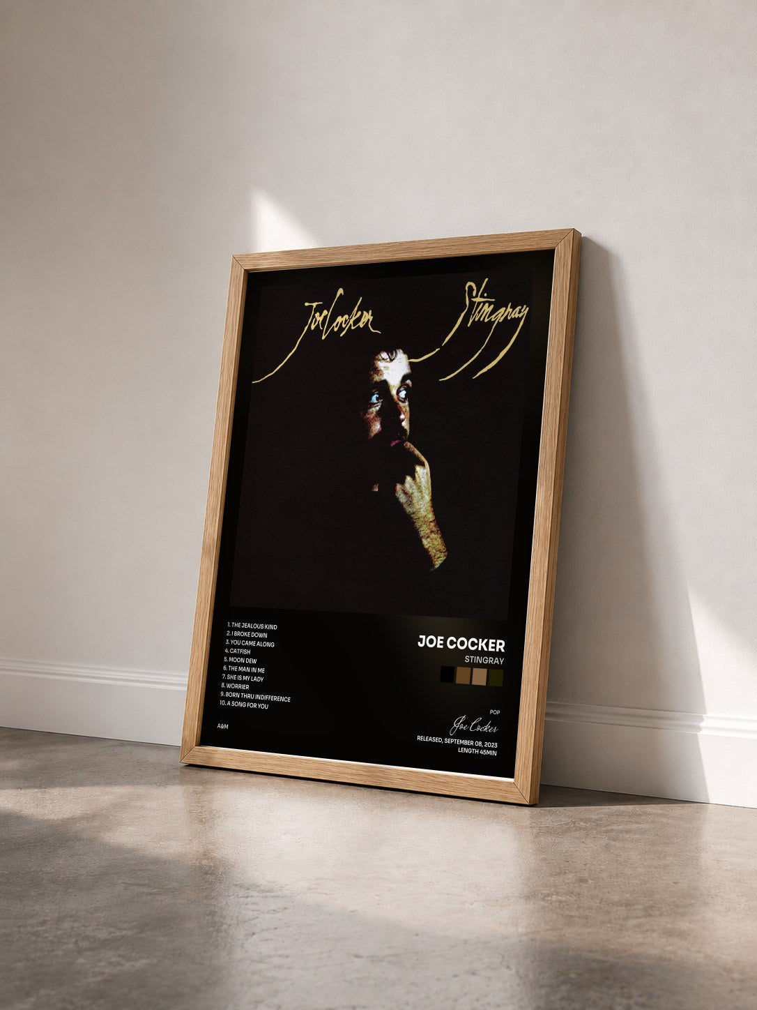 #bois Tableau de l'album Stingray de Joe Cocker vu de trois quarts, cadre en bois brut