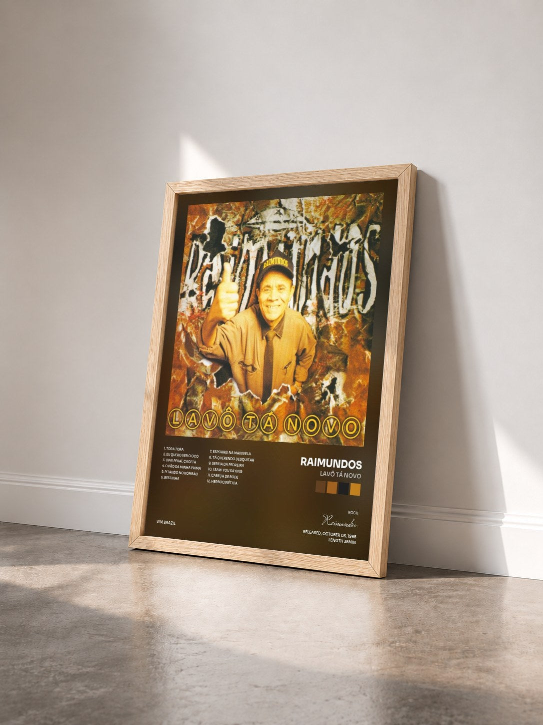 #bois Tableau de l'album Lavô Tá Novo de Raimundos vu de trois quarts, cadre en bois brut