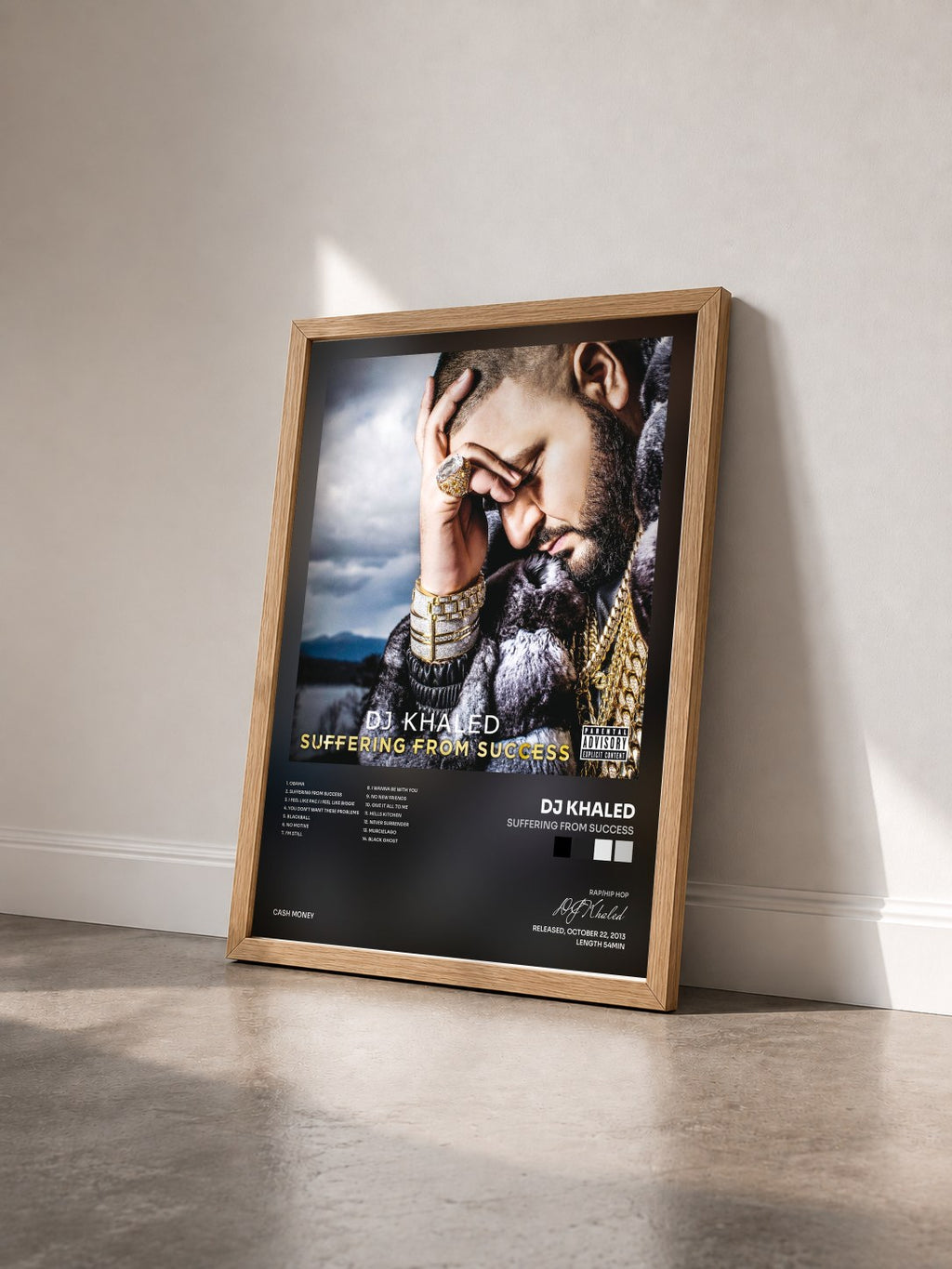 #bois Tableau de l'album Suffering From Success de DJ Khaled vu de trois quarts, cadre en bois brut