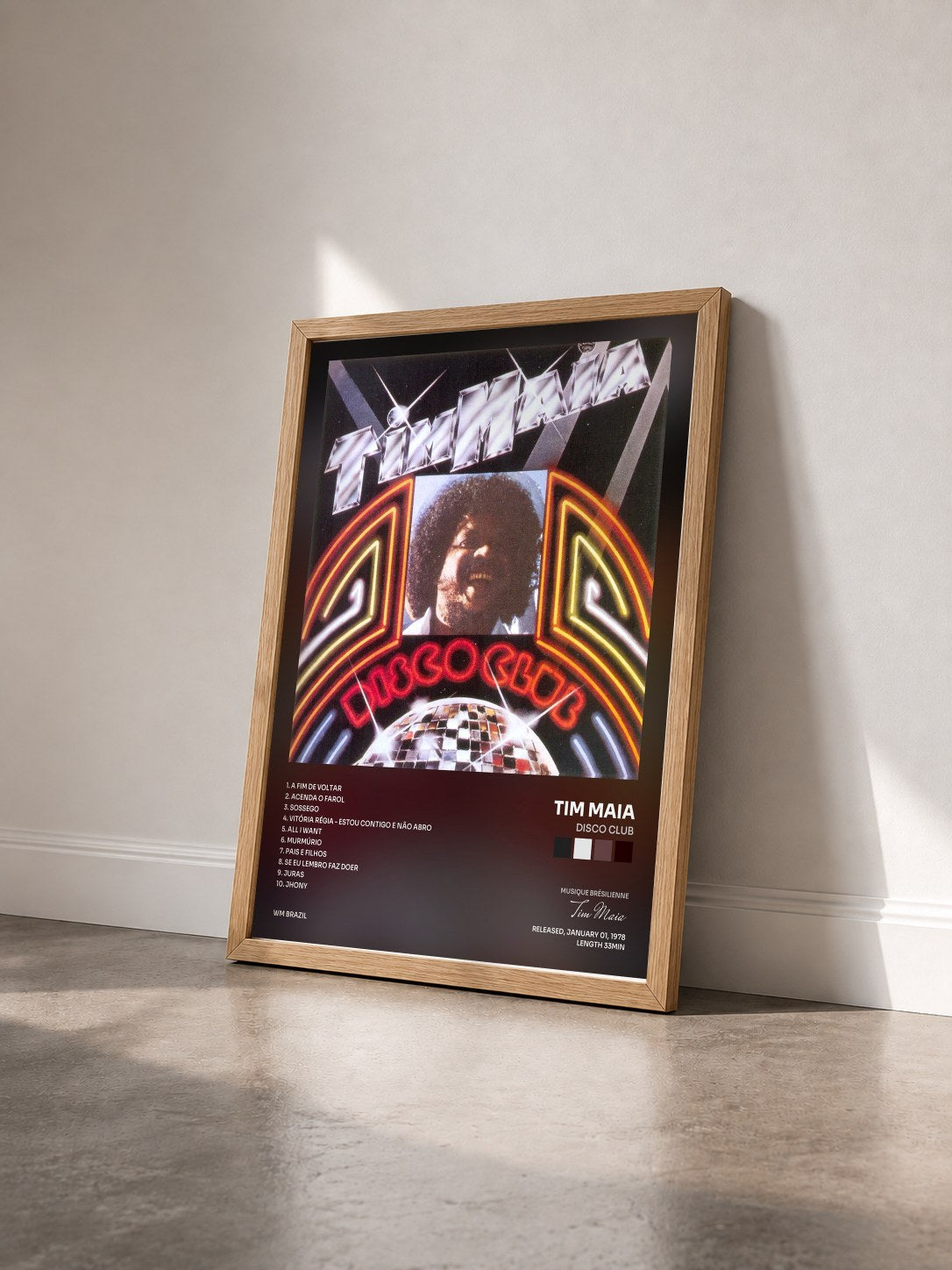 #bois Tableau de l'album Disco Club de Tim Maia vu de trois quarts, cadre en bois brut
