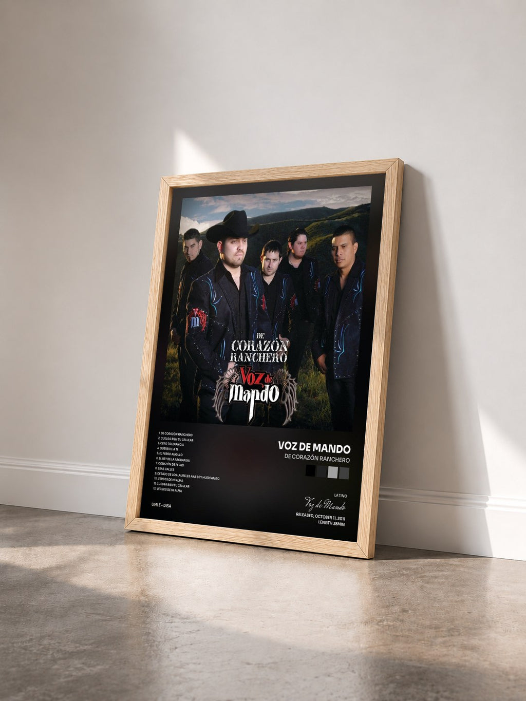 #bois Tableau de l'album De Corazón Ranchero de Voz de Mando vu de trois quarts, cadre en bois brut