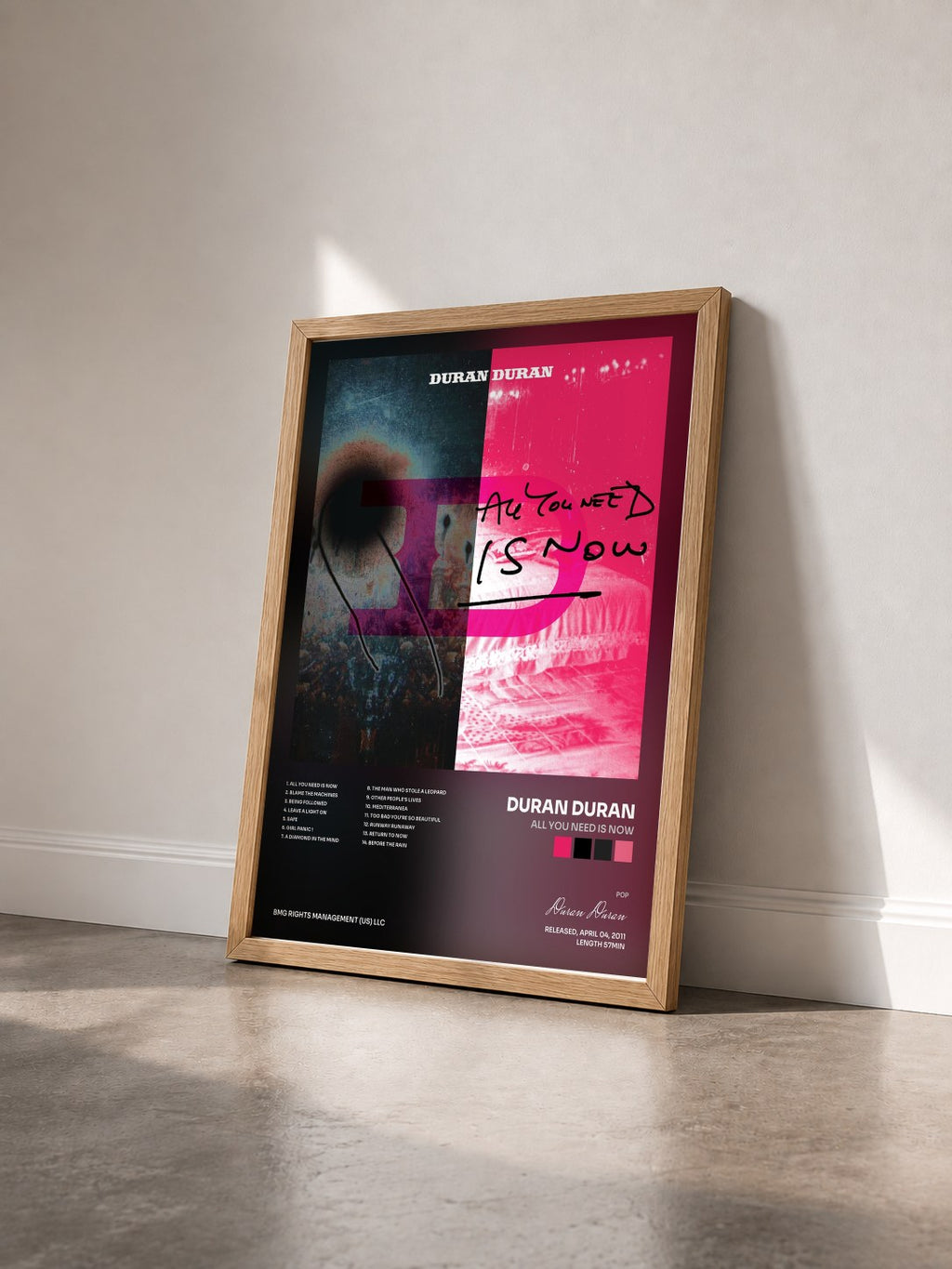 #bois Tableau de l'album All You Need Is Now de Duran Duran vu de trois quarts, cadre en bois brut