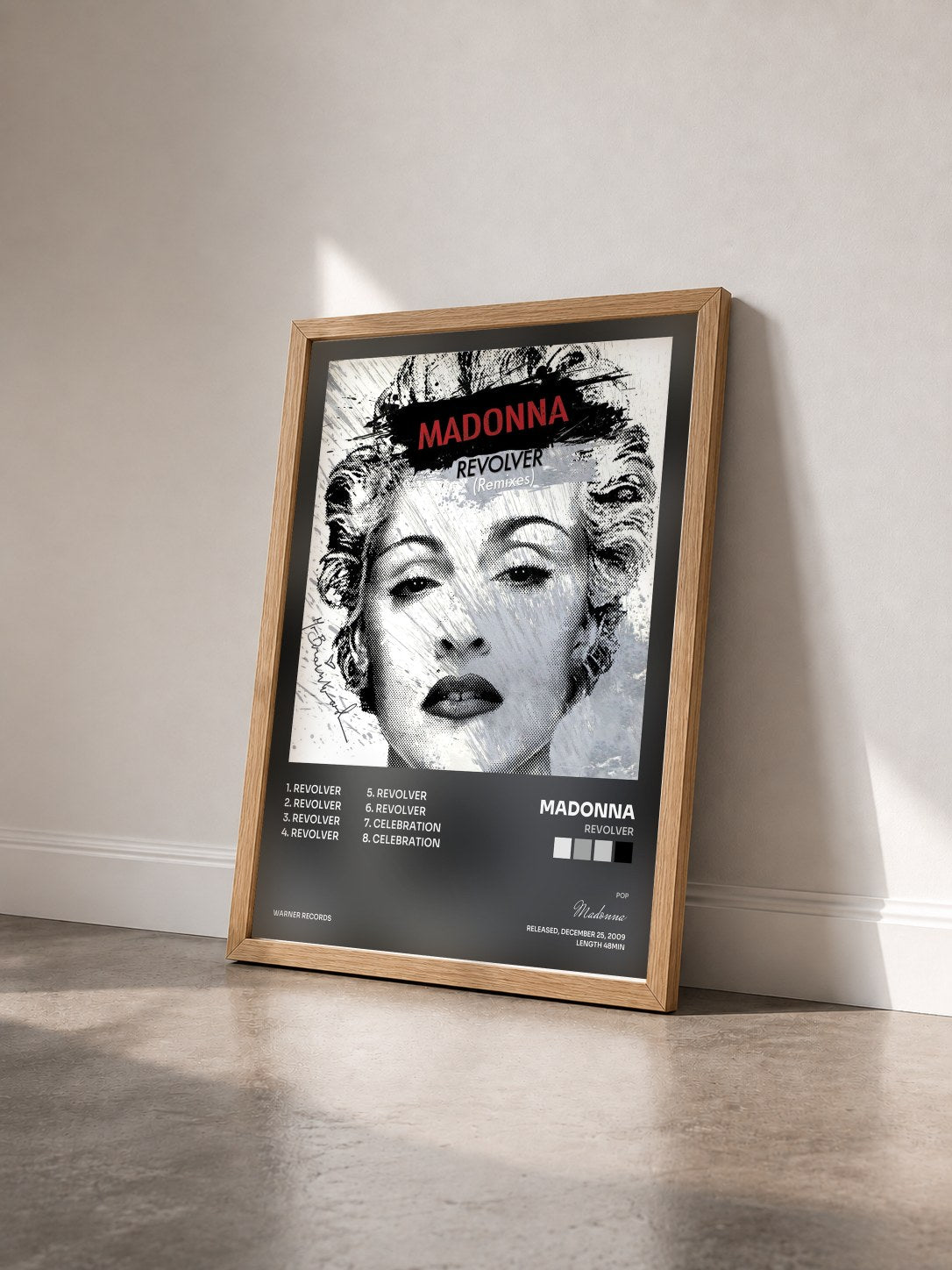 #bois Tableau de l'album Revolver de Madonna vu de trois quarts, cadre en bois brut