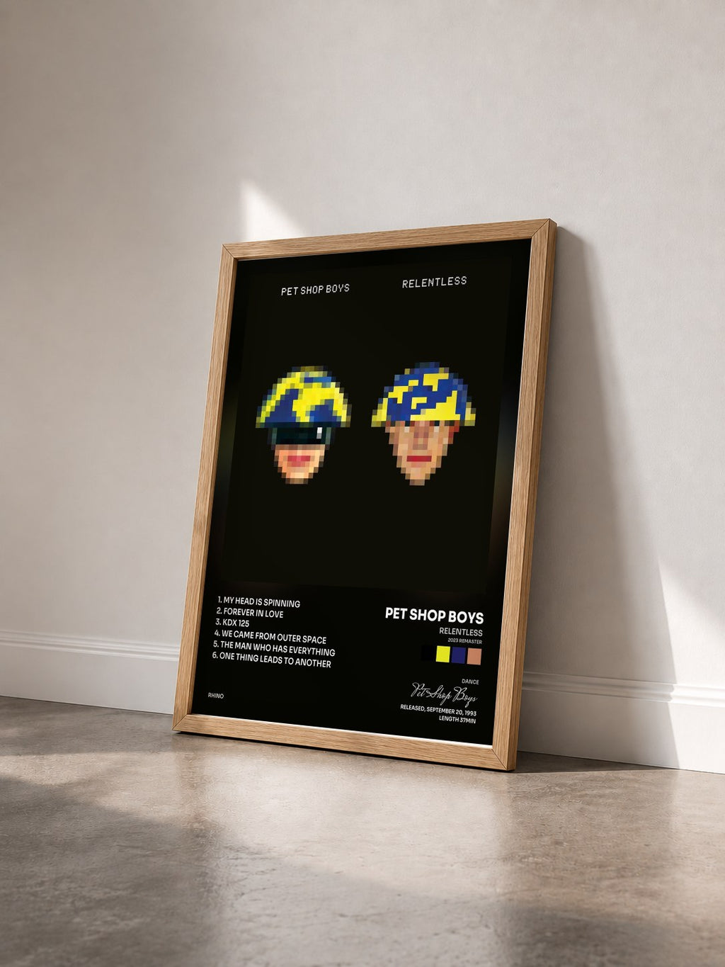 #bois Tableau de l'album Relentless (2023 Remaster) de Pet Shop Boys vu de trois quarts, cadre en bois brut