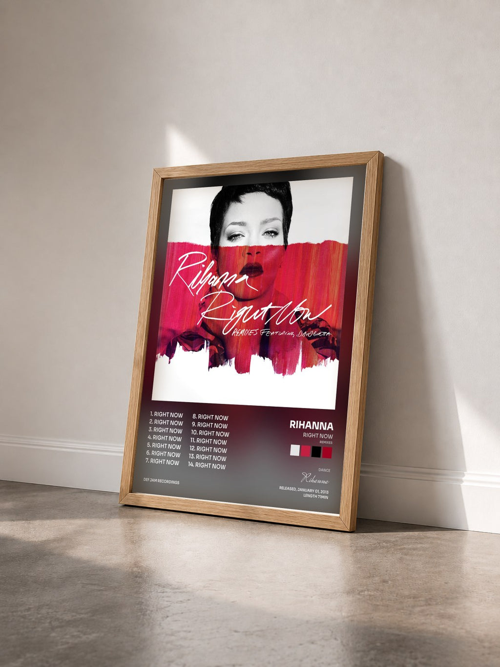 #bois Tableau de l'album Right Now (Remixes) de Rihanna vu de trois quarts, cadre en bois brut