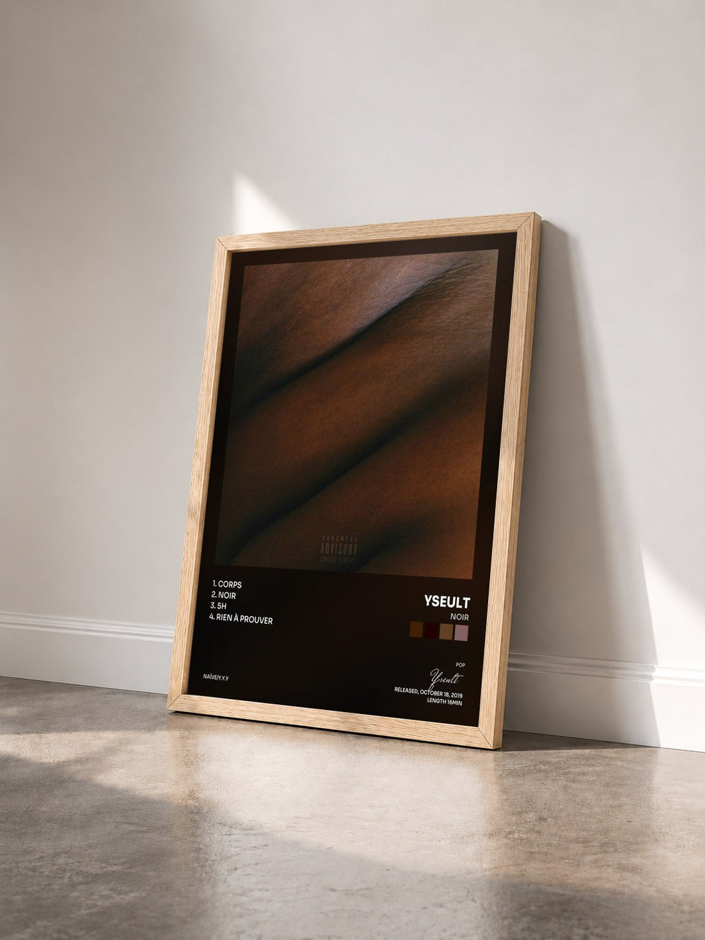 #bois Tableau de l'album Noir de Yseult vu de trois quarts, cadre en bois brut