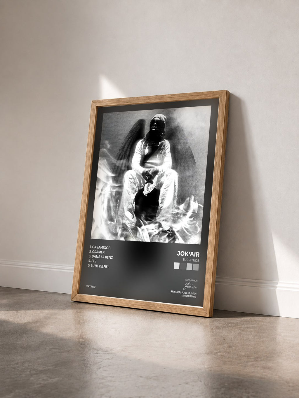 #bois Tableau de l'album Turpitude de Jok'air vu de trois quarts, cadre en bois brut