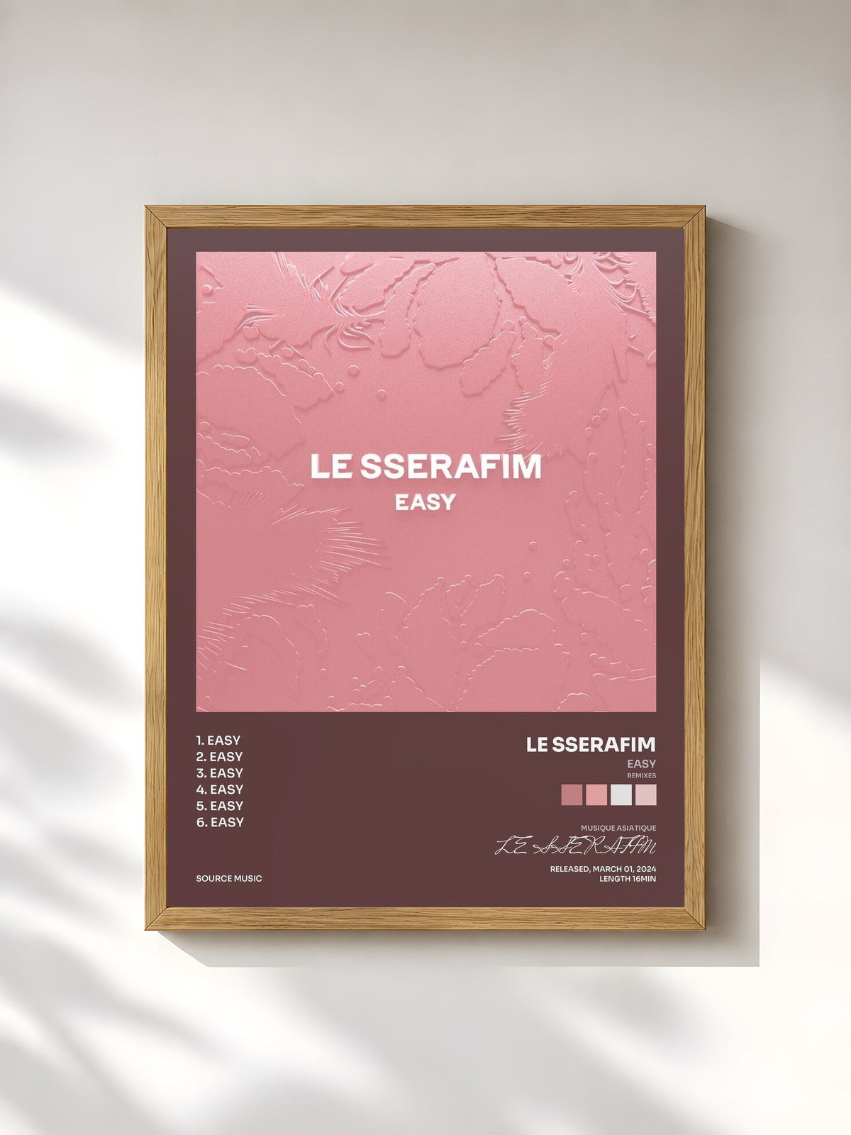 #bois Tableau de l'album EASY (Remixes) de LE SSERAFIM, cadre en bois brut, imprimé et encadré en France