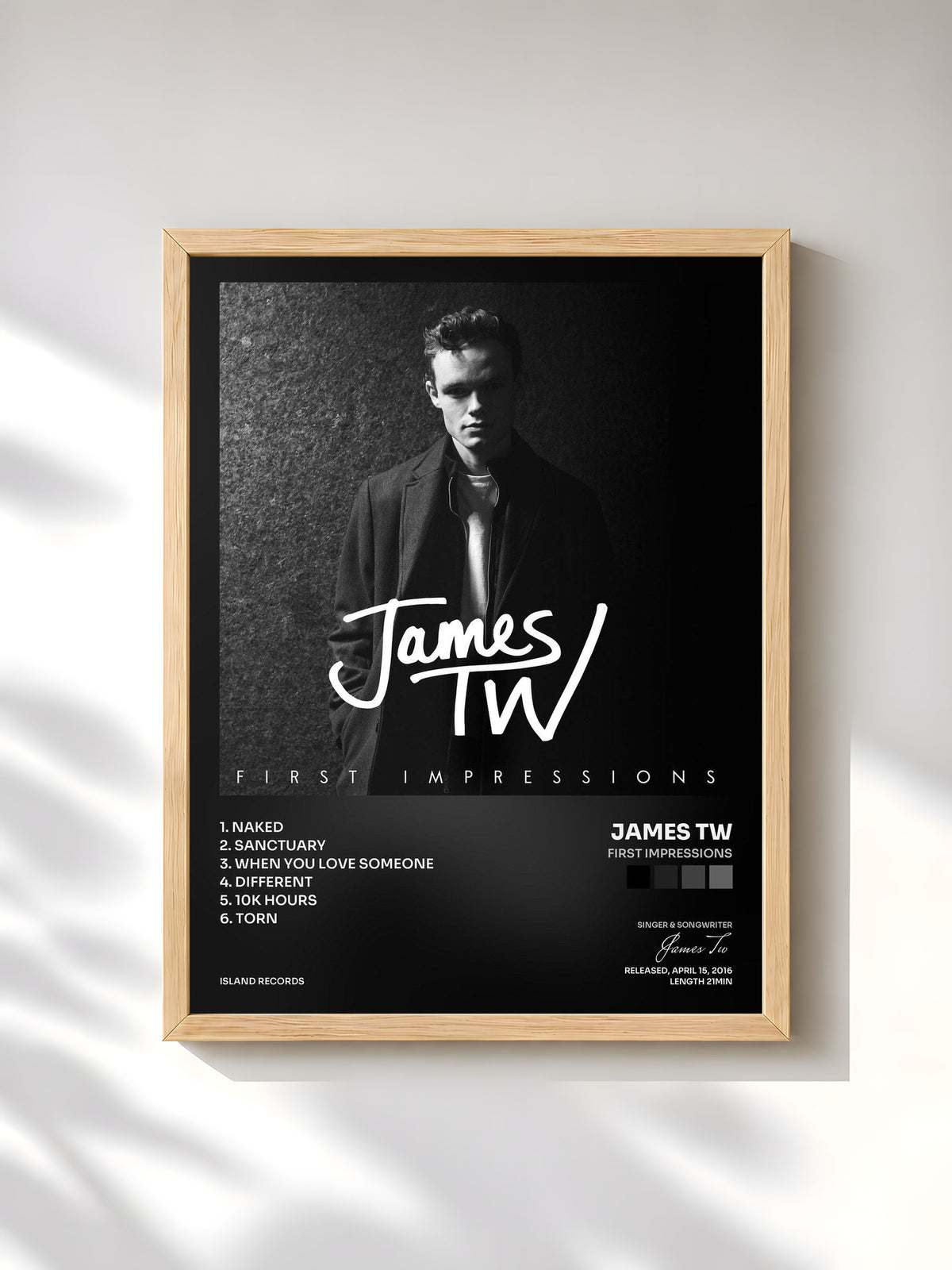 #bois Tableau de l'album First Impressions de James Tw, cadre en bois brut, imprimé et encadré en France
