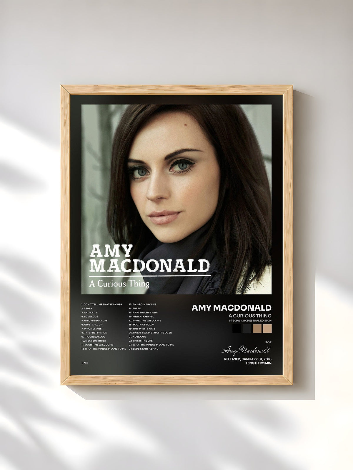 #bois Tableau de l'album A Curious Thing (Special Orchestral Edition) de Amy Macdonald, cadre en bois brut, imprimé et encadré en France