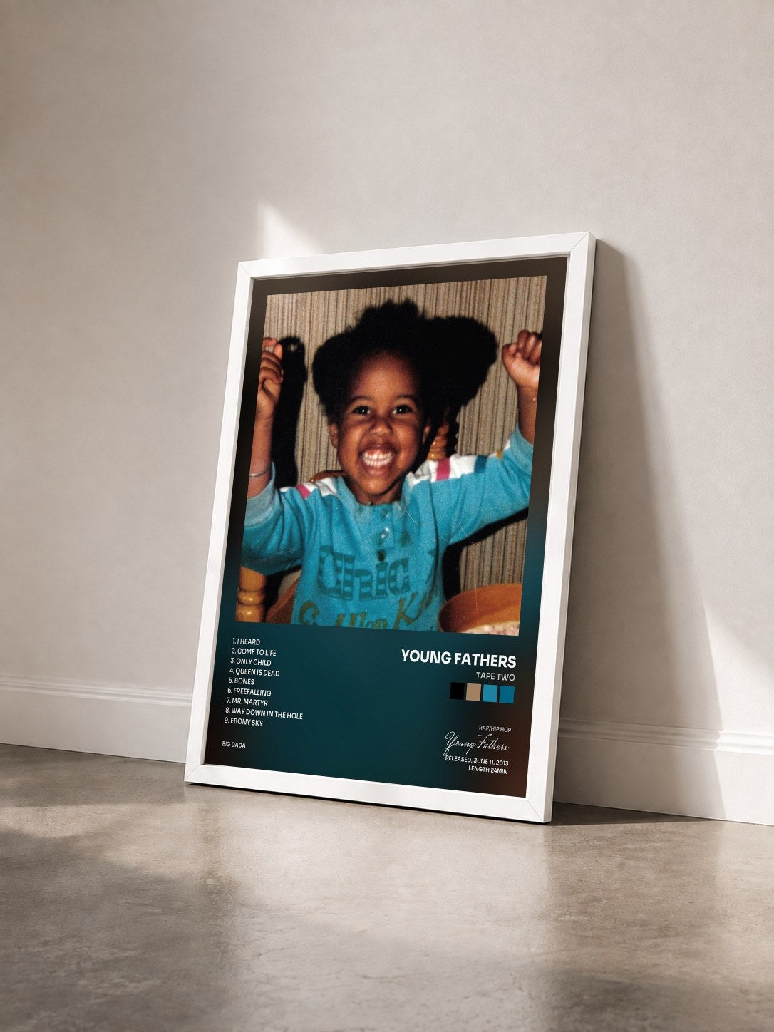 #blanc Tableau de l'album TAPE TWO de Young Fathers vu de trois quarts, cadre blanc