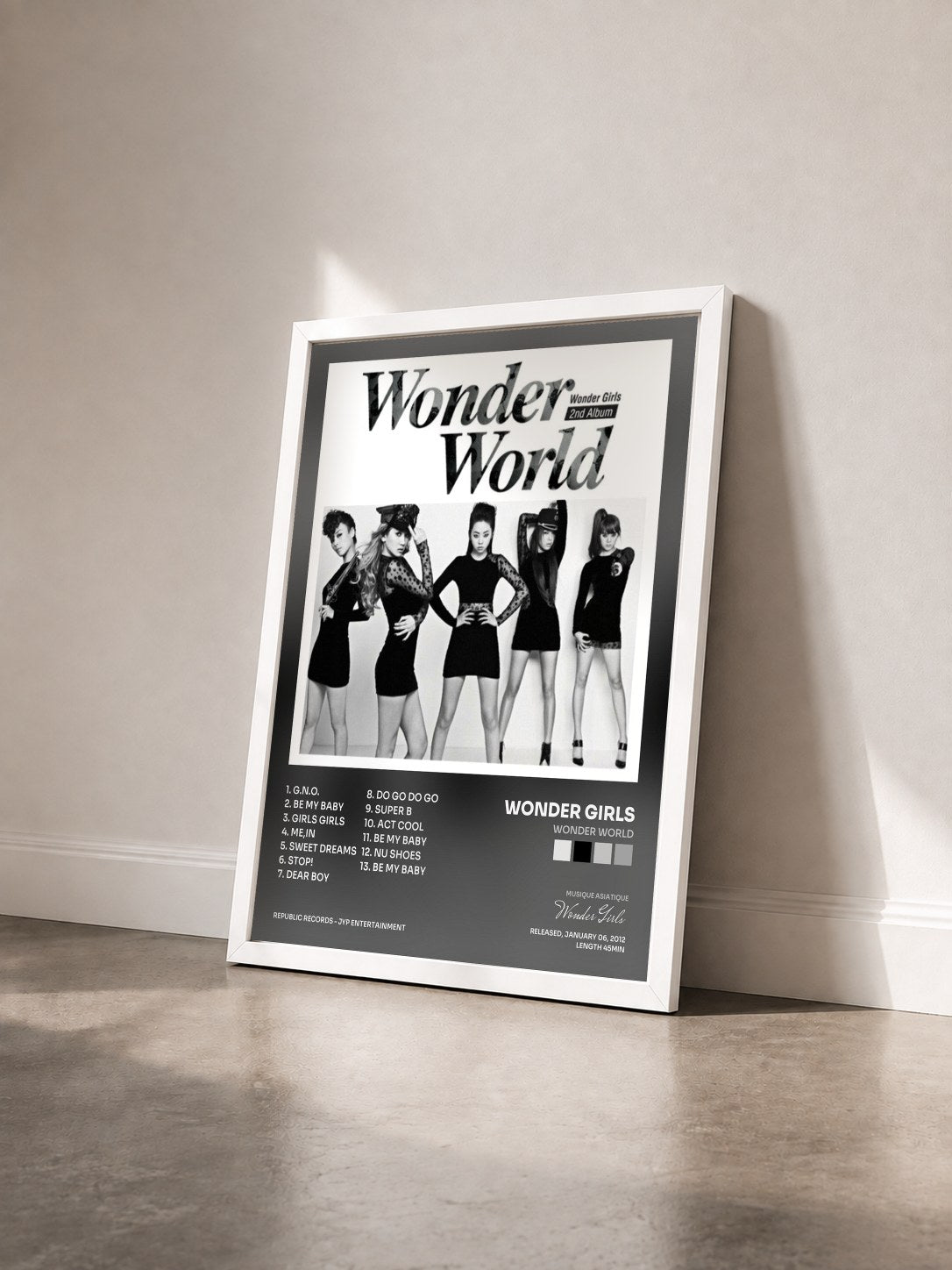 #blanc Tableau de l'album Wonder World de Wonder Girls vu de trois quarts, cadre blanc