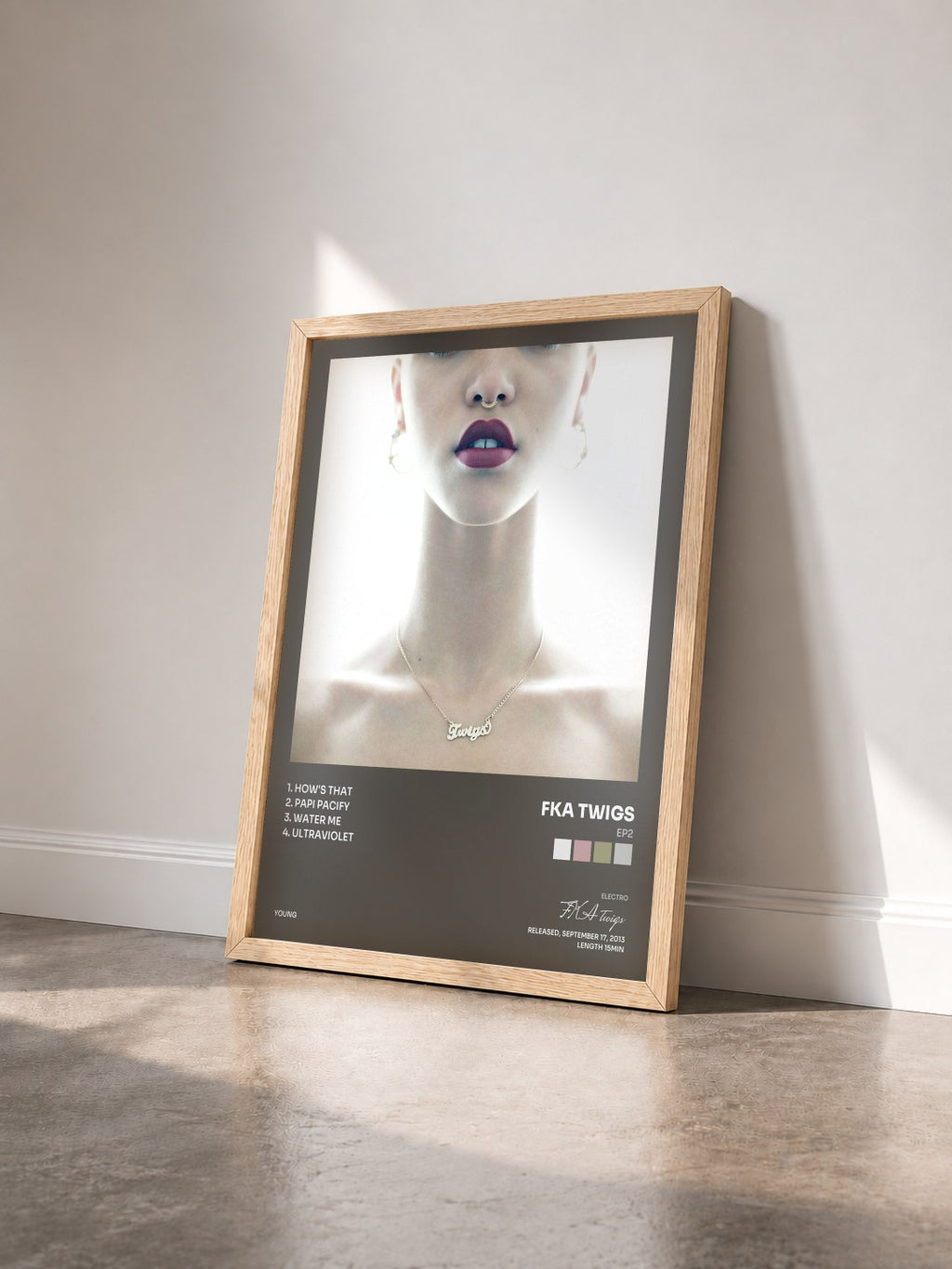#bois Tableau de l'album EP2 de FKA twigs vu de trois quarts, cadre en bois brut