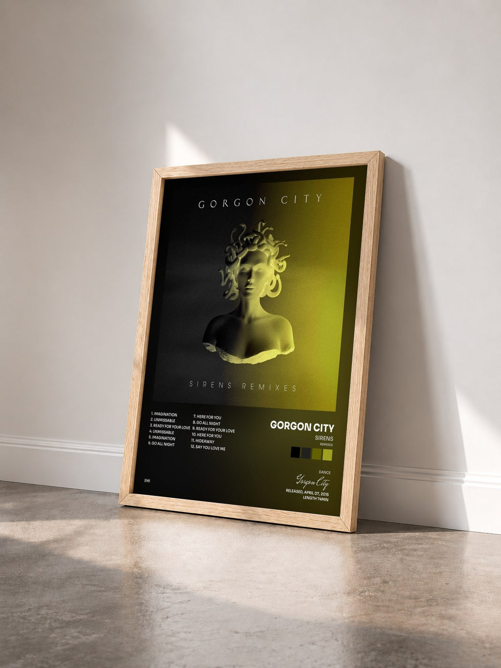 #bois Tableau de l'album Sirens (Remixes) de Gorgon City vu de trois quarts, cadre en bois brut