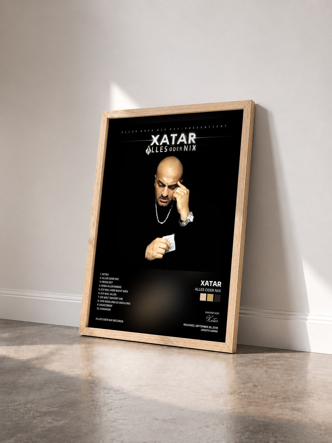 #bois Tableau de l'album ALLES ODER NIX de Xatar vu de trois quarts, cadre en bois brut