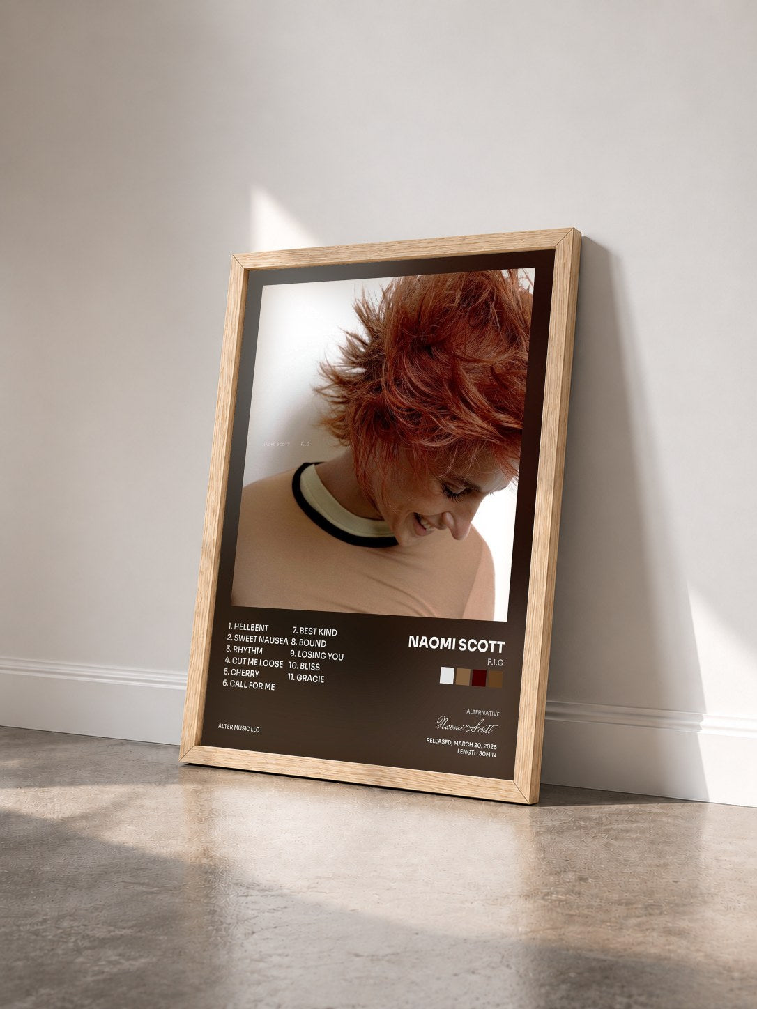 #bois Tableau de l'album F.I.G de Naomi Scott vu de trois quarts, cadre en bois brut