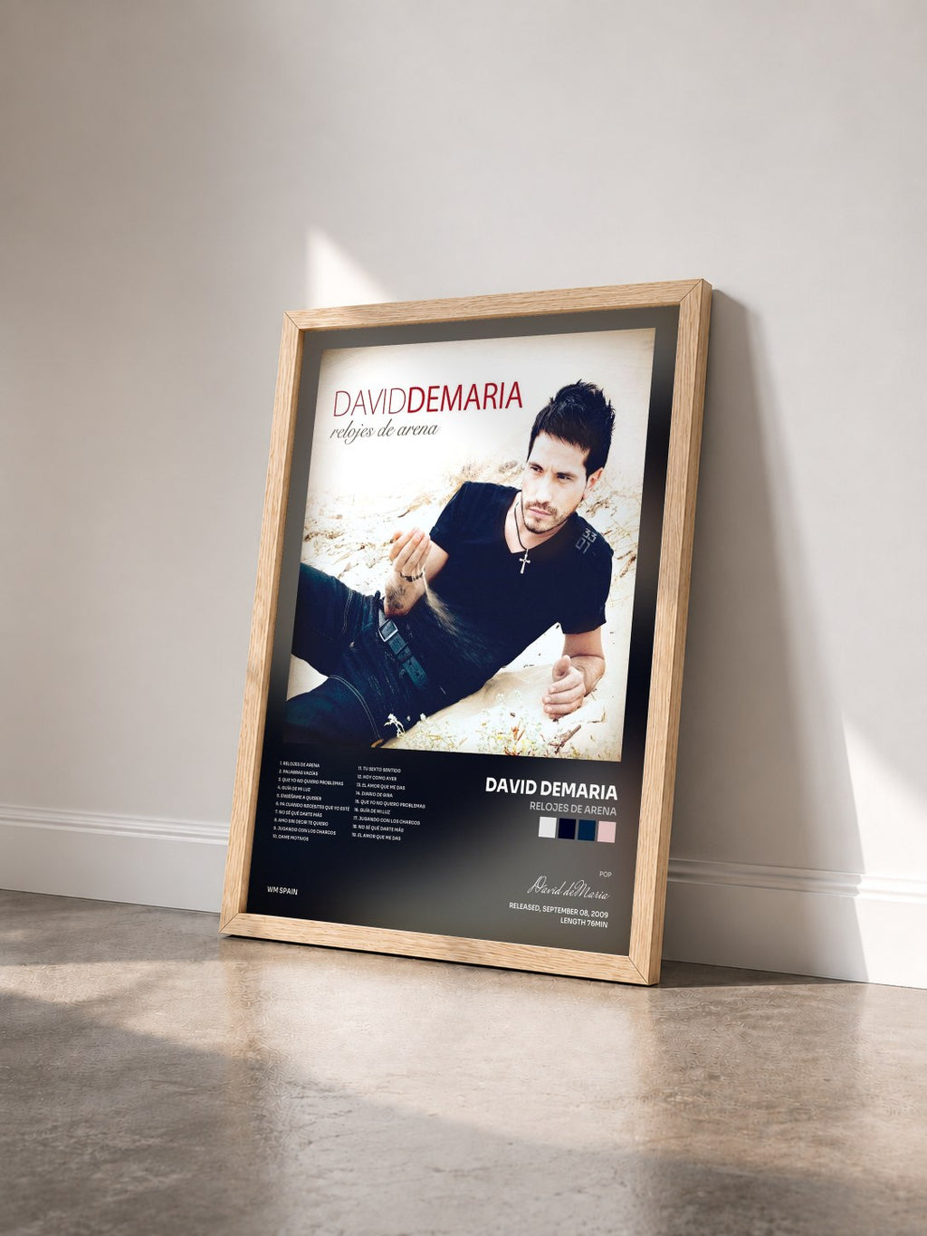 #bois Tableau de l'album Relojes de arena de David deMaria vu de trois quarts, cadre en bois brut